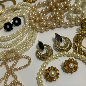 Vtg 27 piece Victorian Estate Jewelry lot